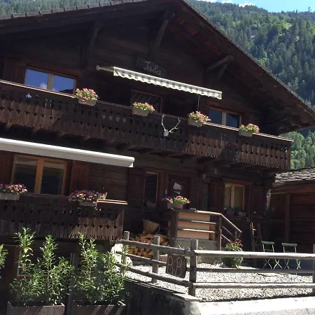 The Cosy Isba - D Hotes - Val De Bagnes - Verbier Bed and Breakfast